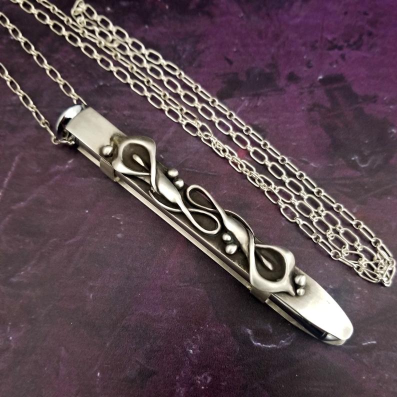 Necklace Calla Vibrating Sex Toy The Luxury Dungeon Necklace Calla Vibrating Sex Toy The Luxury Dungeon