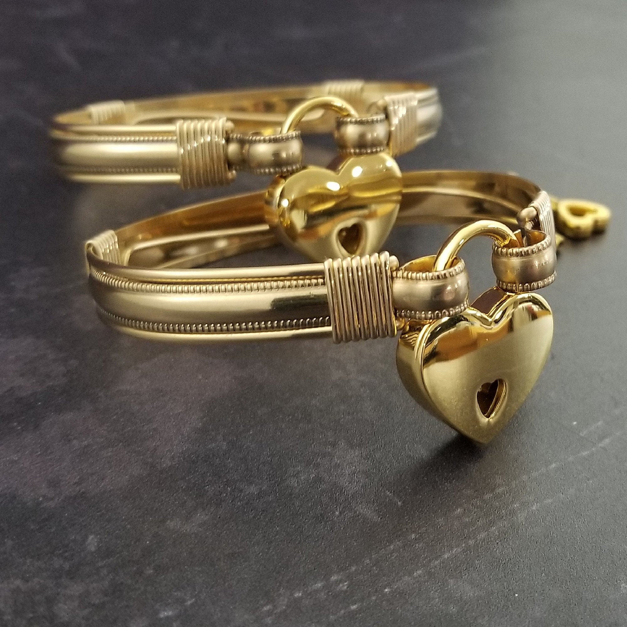 Silver Handcuffs Bracelet - Real HandCuff Look - | Silverwow.net –  SilverWow™